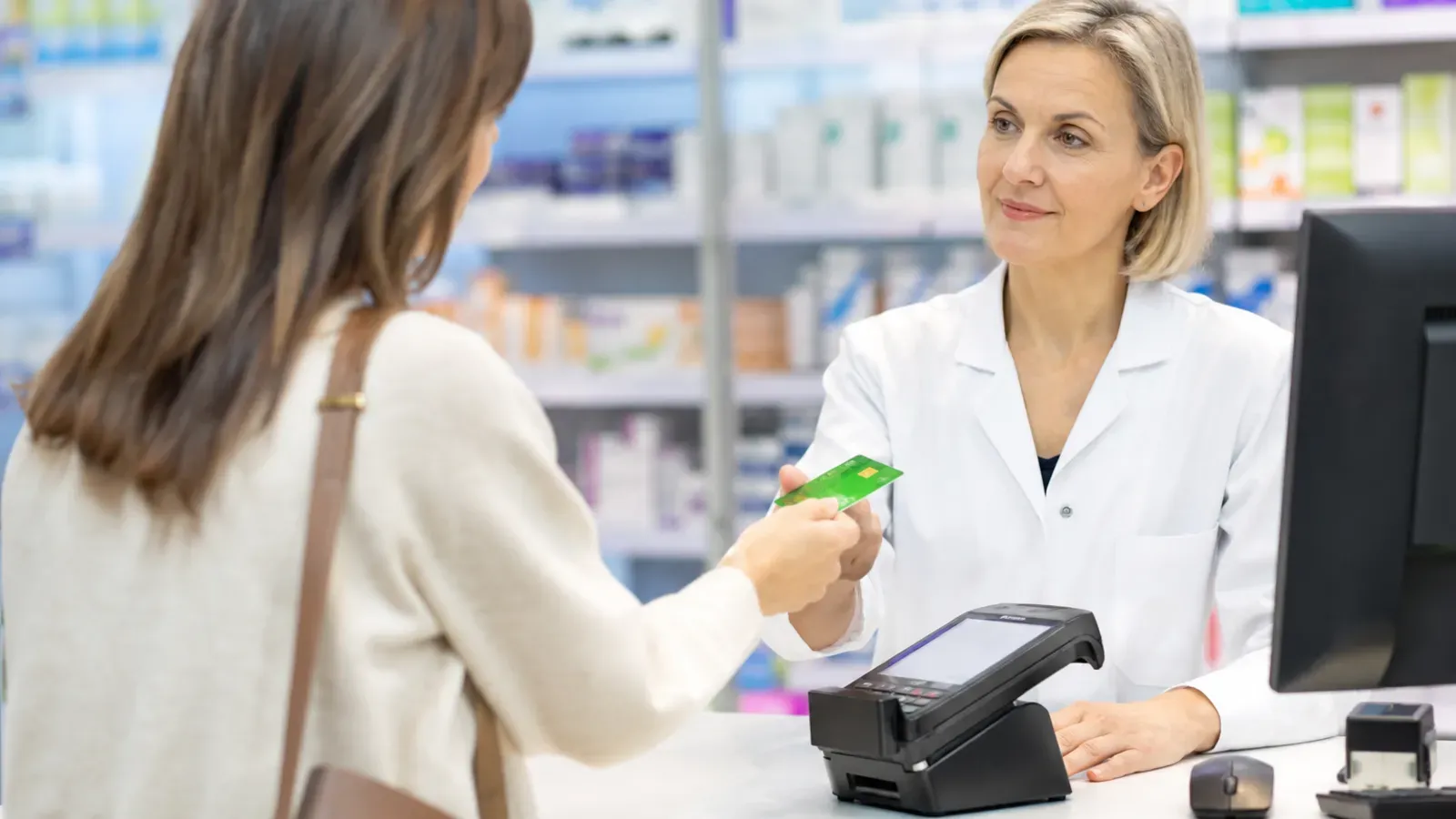 La carte Vitale devient obligatoire en pharmacie pour bénéficier du tiers payant, une évolution qui restructure la relation entre assurés et mutuelles santé