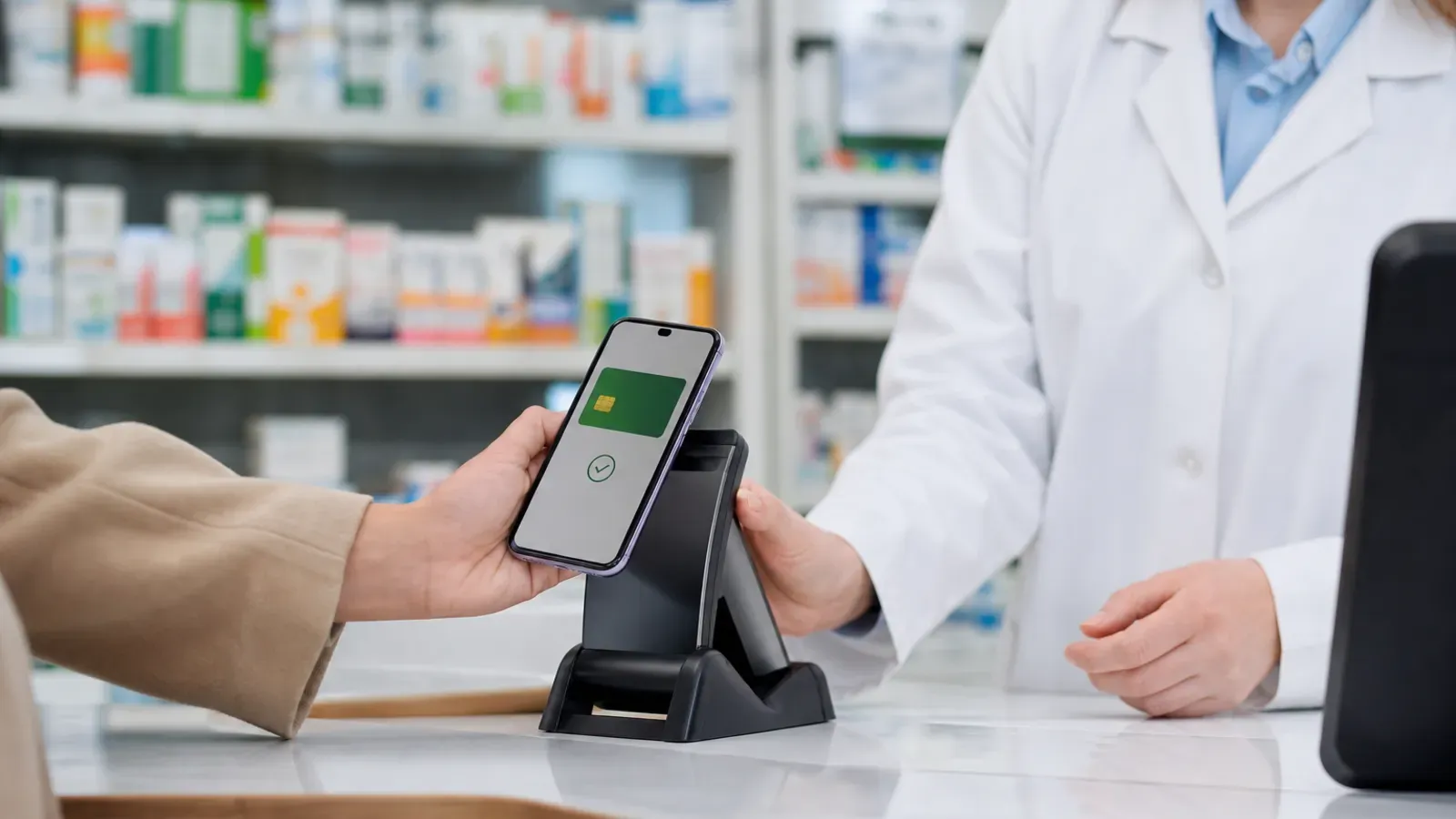 La carte Vitale devient obligatoire en pharmacie pour bénéficier du tiers payant, une évolution qui restructure la relation entre assurés et mutuelles santé